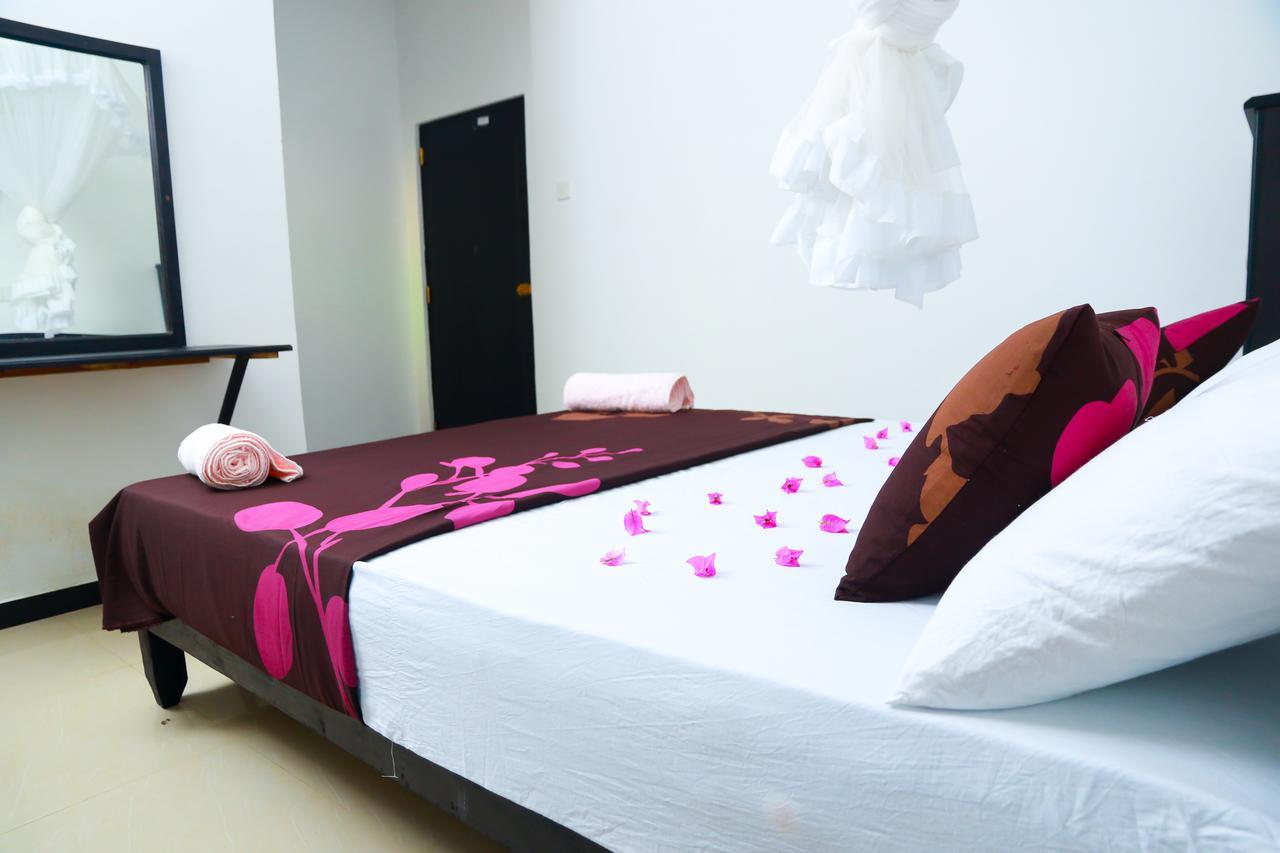 Anila Beach Inn 탕갈레 외부 사진
