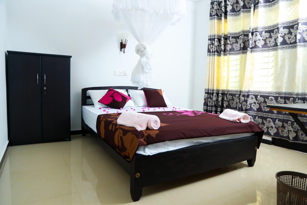 Anila Beach Inn 탕갈레 외부 사진